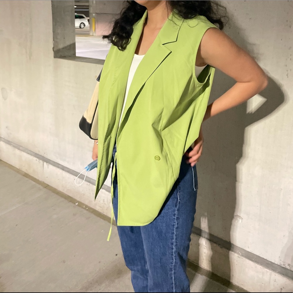 retro sleeveless blazer